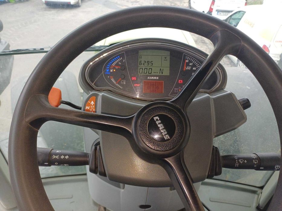 Tractor CLAAS Axion 810 CIS