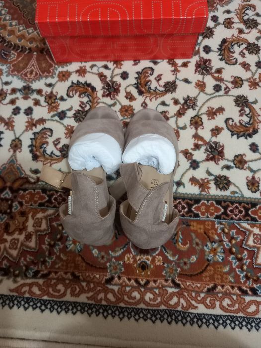 Qizlar tuflisi Italiya