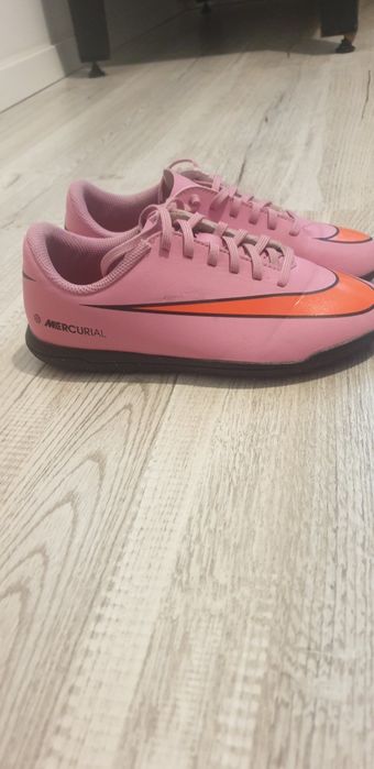 Ghete fotbal Nike, mar 35