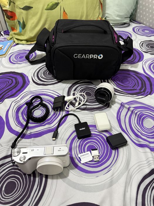 Vând Camera Samsung NX300 cu accesorri