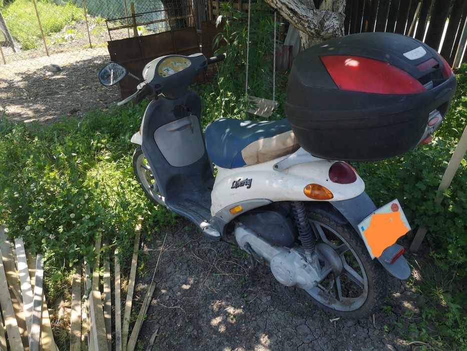 Vând scuter piaggio liberty 50 cmc în 2 timpi fără acte