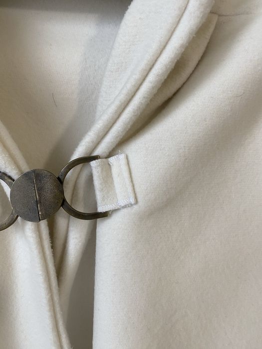 Дамско палто тип пелерина