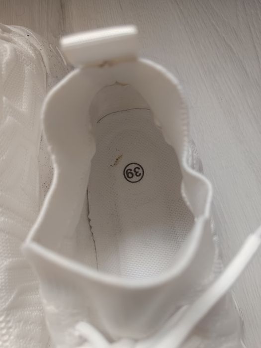 Adidași femei mărimea 39