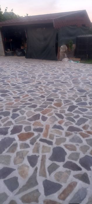 Vindem si montam piatra naturala