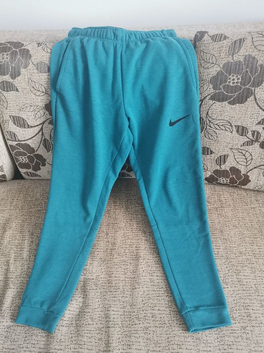 Pantaloni  nike.