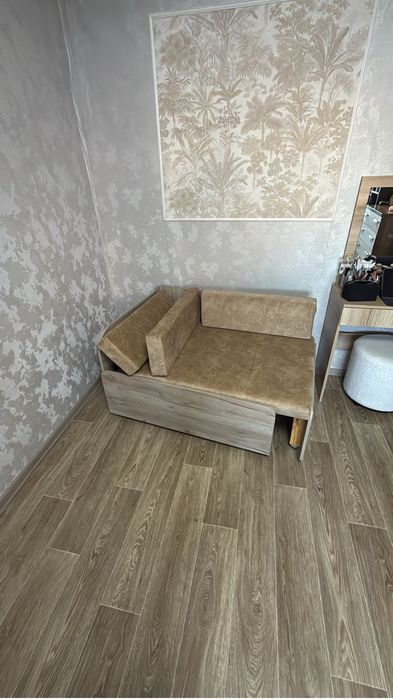 Продам кресло-кровать. Правый угол.