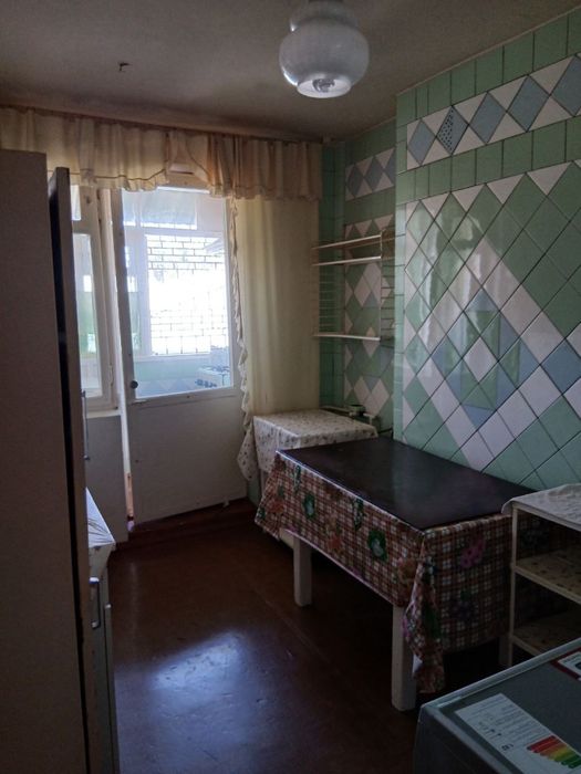 Сотувда дом  4 хона темир йул колледж якинида вокзал