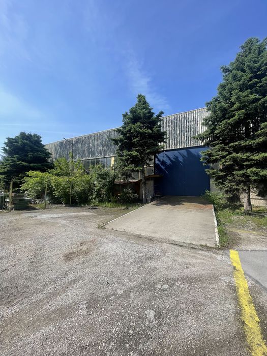 Дава се под наем Склад в с. Буковлък, Област Плевен - 990 кв.м за 1785 € - Снимка #2