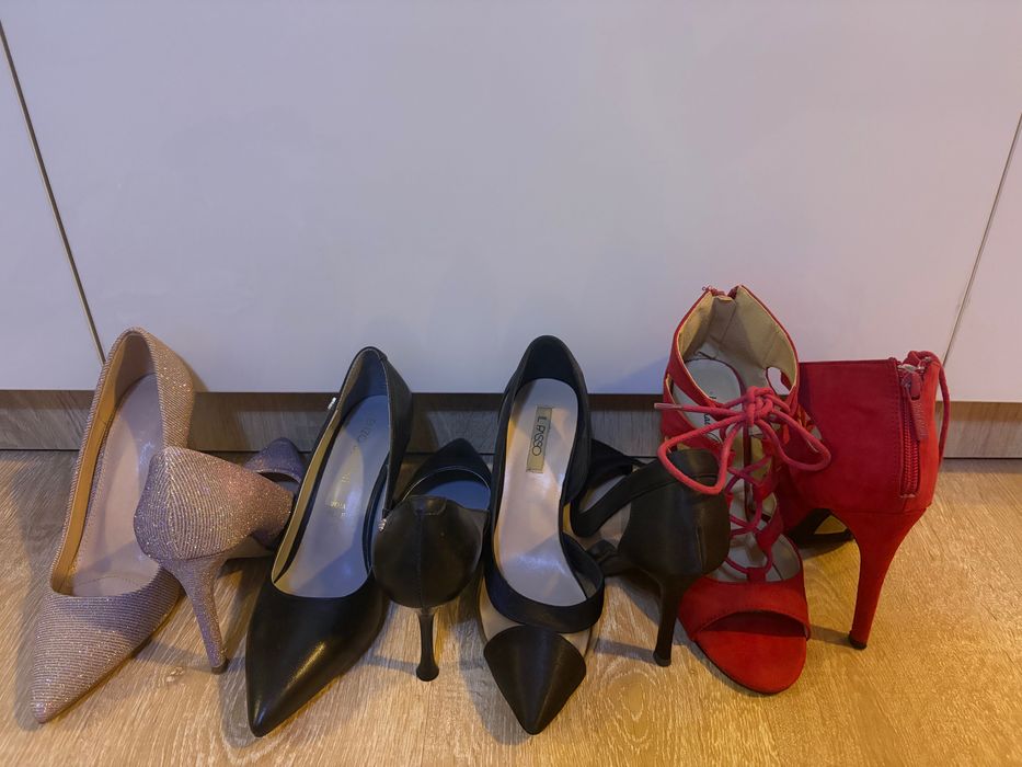Pantofi stiletto eleganți
