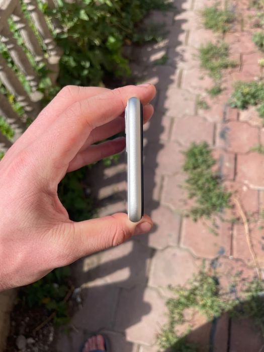 Продам iPhone 11 White