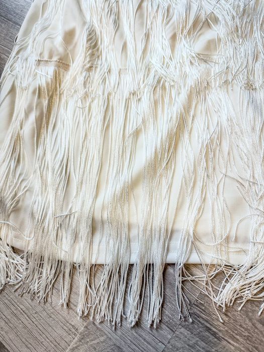 Нова къса бяла рокля с ресни