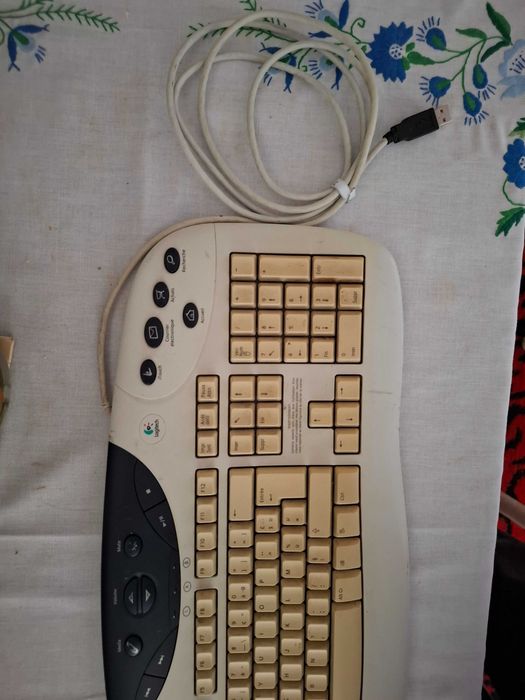 Unitate Intel Pentium +  Tastatura Logitech, profesionala pentru jocuri, Campina