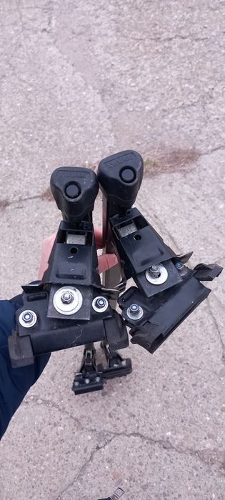 Bări  auto Thule pentru sanii