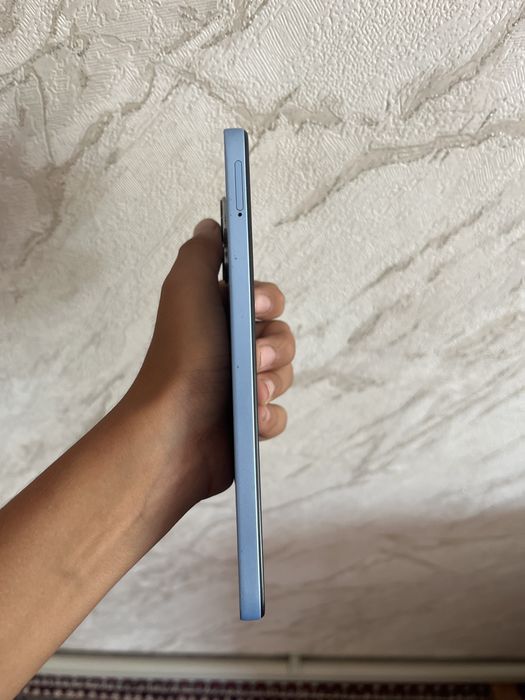 Redmi 12 сини свет