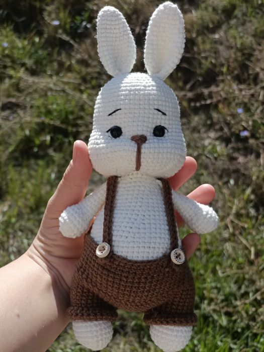 Зайчик крючком (вязание игрушки)