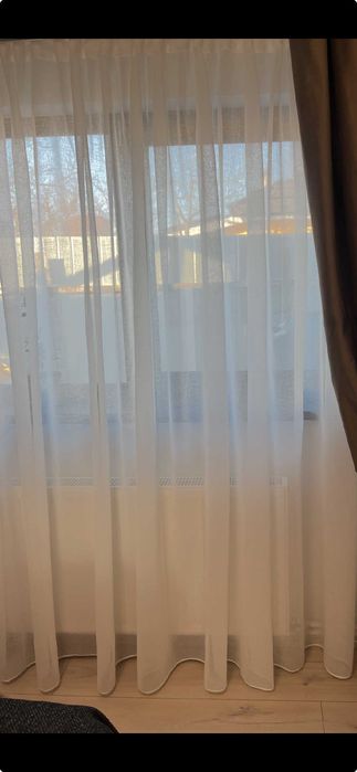 perdea usor creponata cu rejansa pt galerie