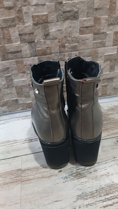 Сребристи дамски боти 37