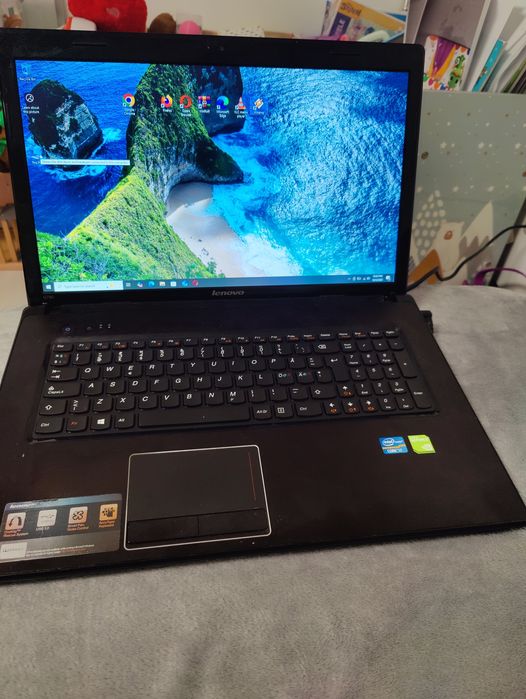 Laptop gaming Lenovo i7 display 17 video 4Gb Ram 8Gb ssd win 10 GTA CS