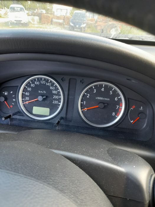 Nissan almera 1.8i на части