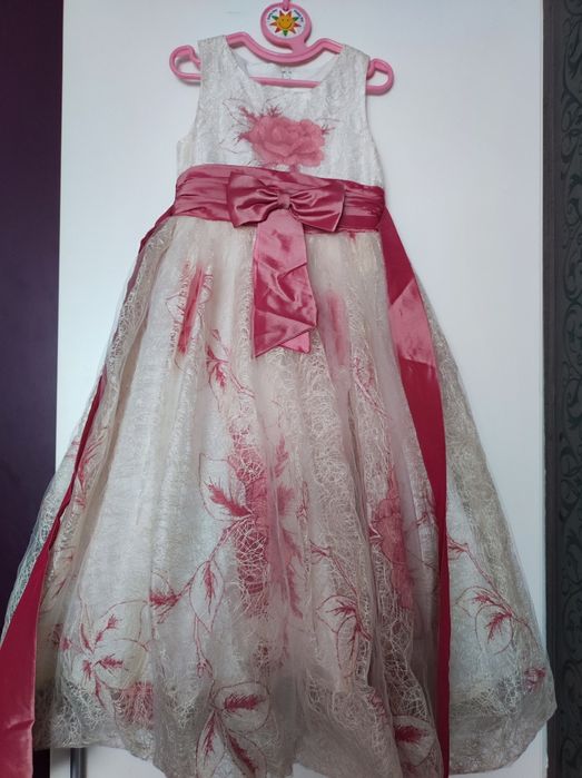 Нарядное  платье для девочек