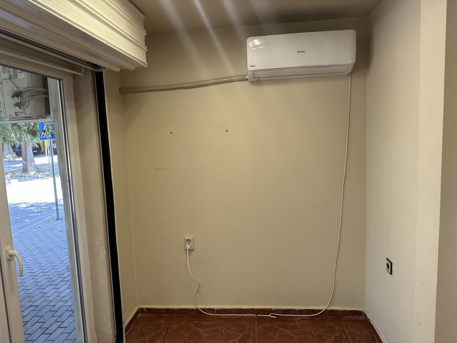 Дава се под наем Магазин в Варна, Гранд Мол Варна - 15 кв.м за 204 € - Снимка #5