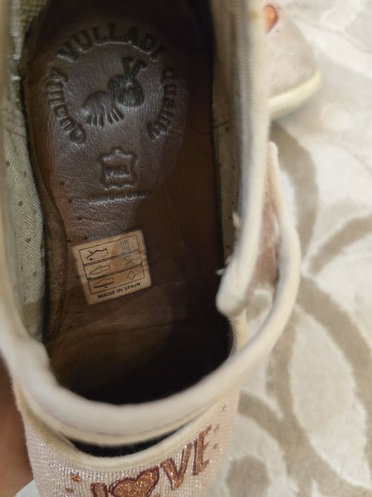 Продам обувь на девочку