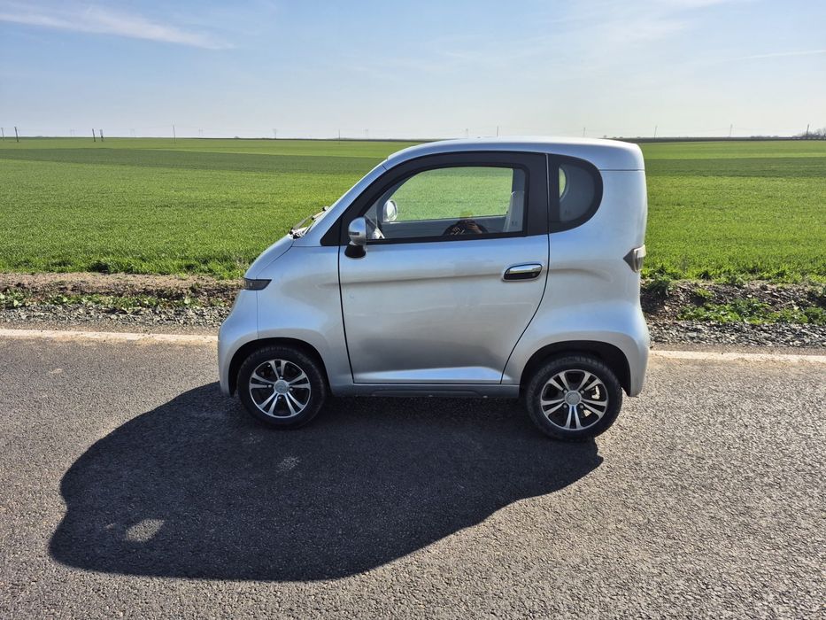 Vând mașinuța electrica Elbons 4ECO