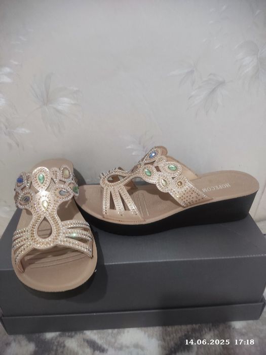 Летние,легкие, нарядные женские танкетки. Размер 40.