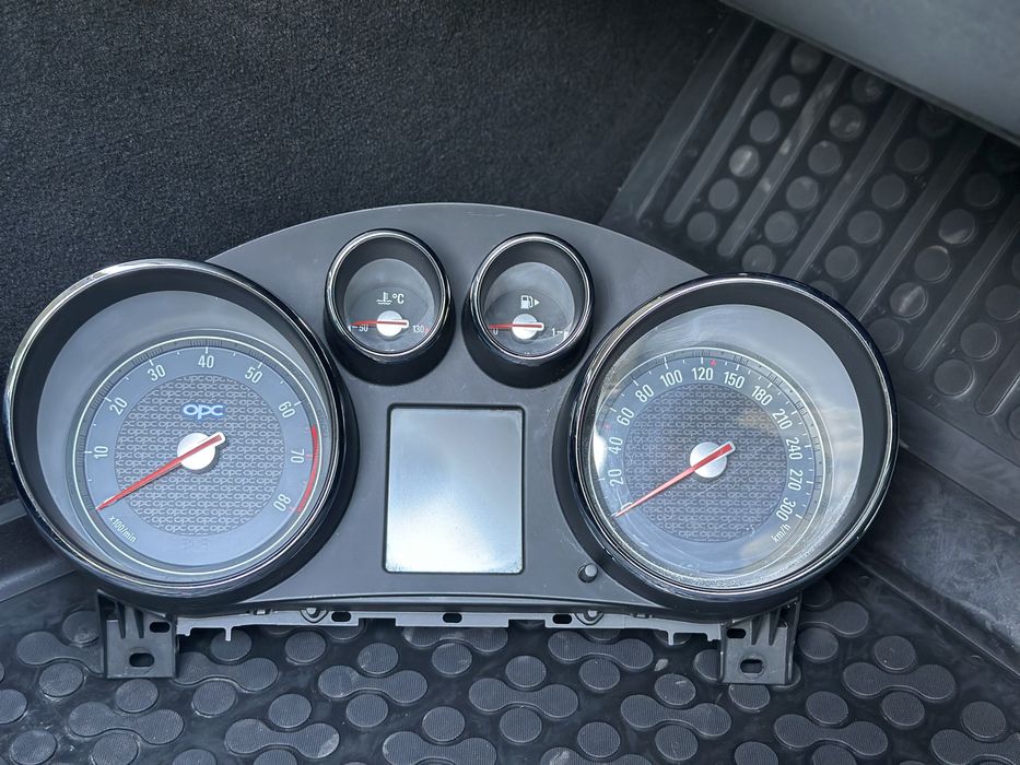 Арматурно табло Opel Insignia OPC