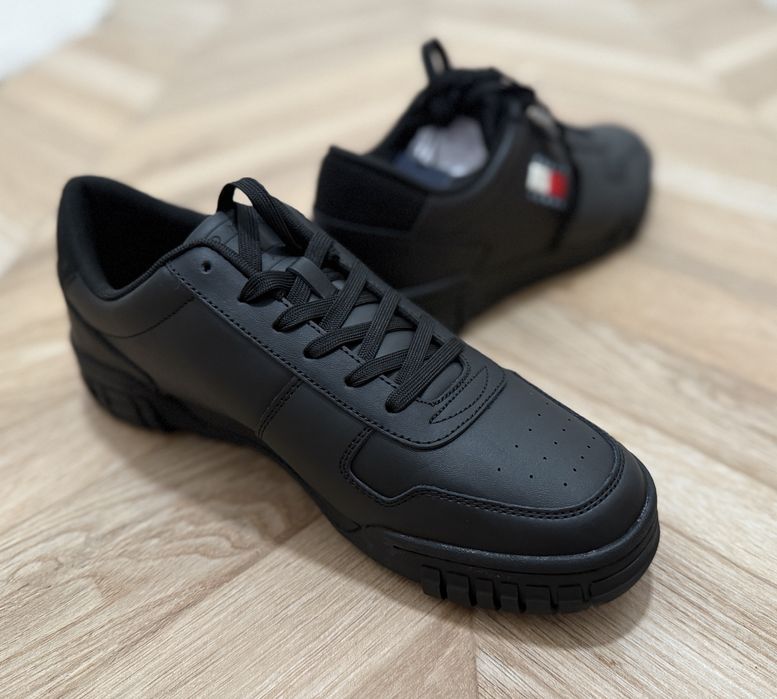 Tommy Hilfiger обувки