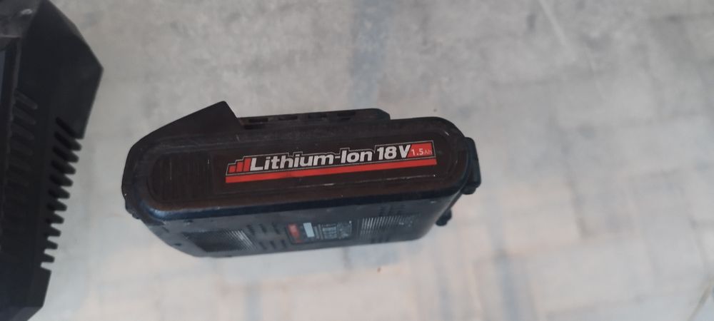 Продам аккумуляторы и зарядное dwt