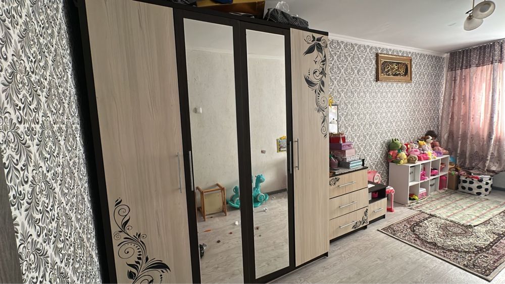 Шифоньер, комод,2 полочки