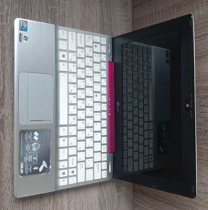 Нетбук Asus белый