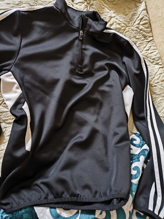 Продам спортивный костюм