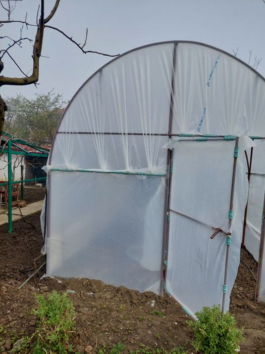 Executam la comanda arce simple sau solarii complete ..