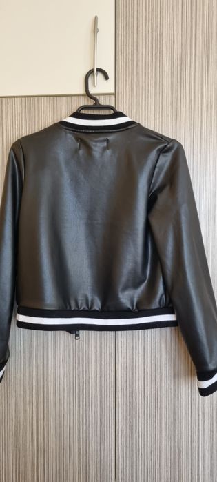 Яке за момиче, еко кожа