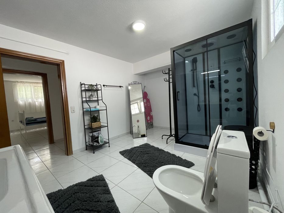 Просторна къща под наем в Гърция с 6 спални и басейн