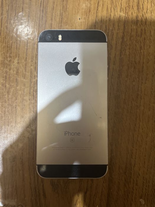 iphone se prima generatie in stare buna si functional.
