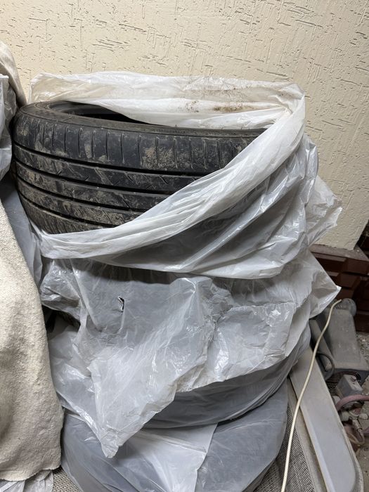 Шина размер 235/45/18