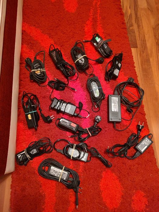 Lot de 14 încărcătoare laptop Acer, Sony,HP,Dell