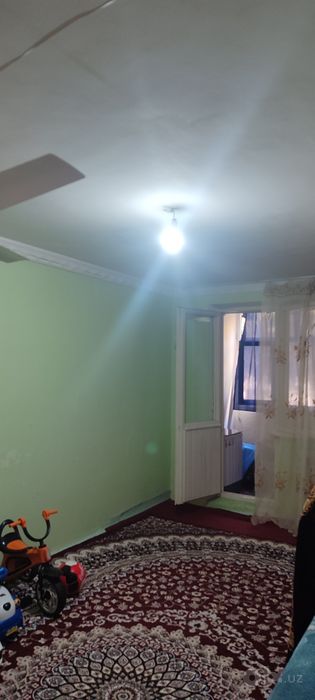 2 xonali katta balkonli kvartira sotiladi.