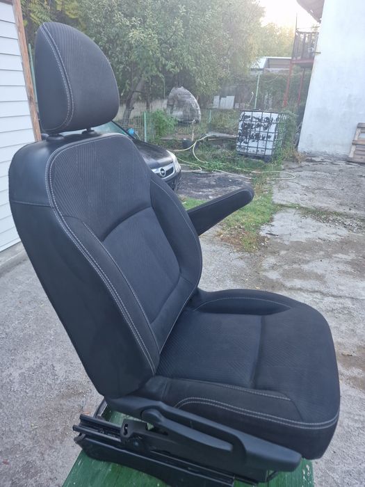 Седалка за Опел Виваро В  - 2016 год.
( Opel Vivaro