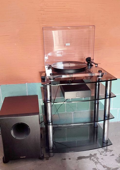 стойка за аудио оборудване 110лв