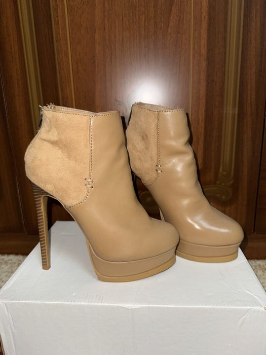 Ботинки на шпильке