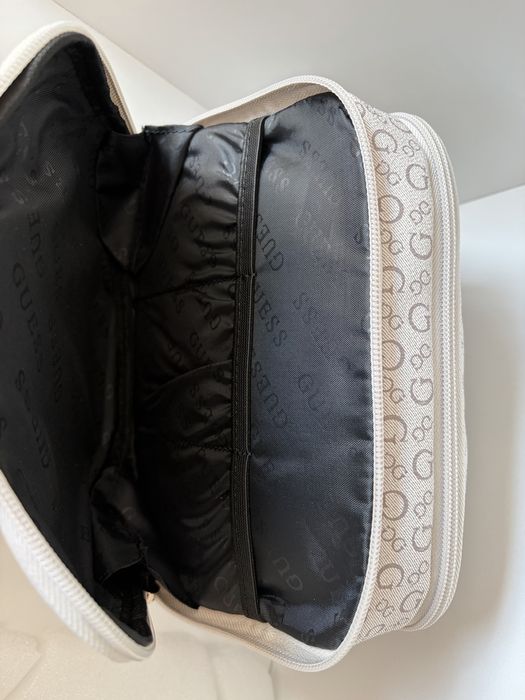 Guess несесер за козметика