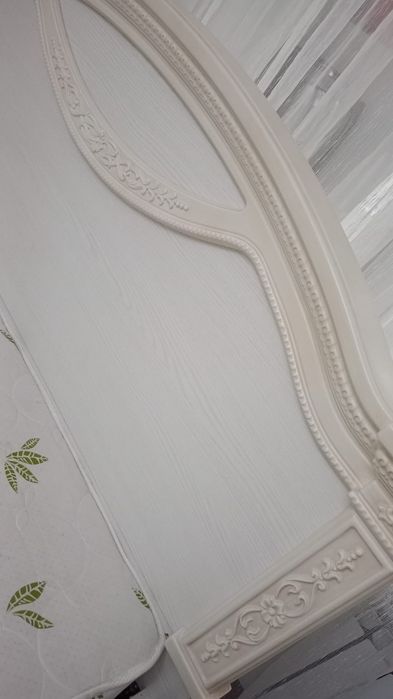 Двуспальная кровать