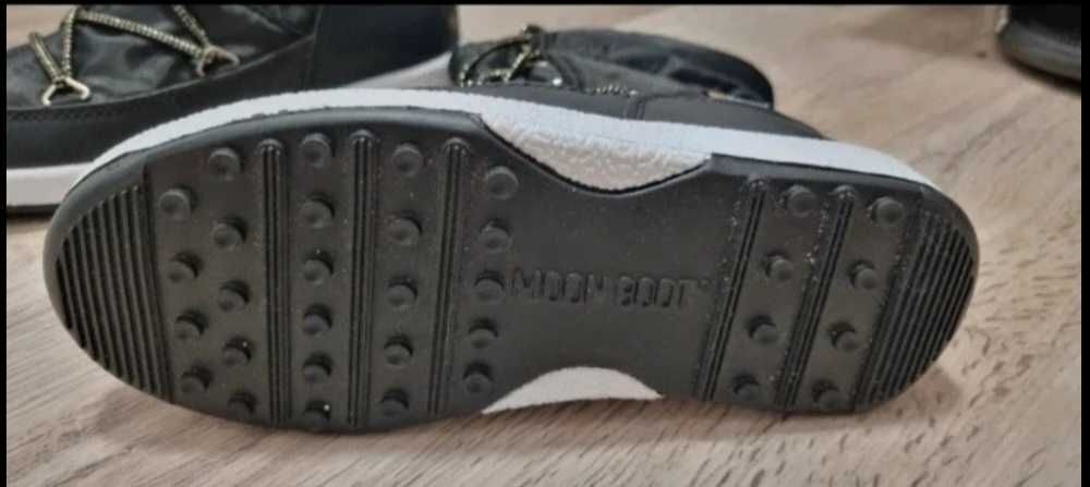 Cizme Moon Boot, noi cu etichetă