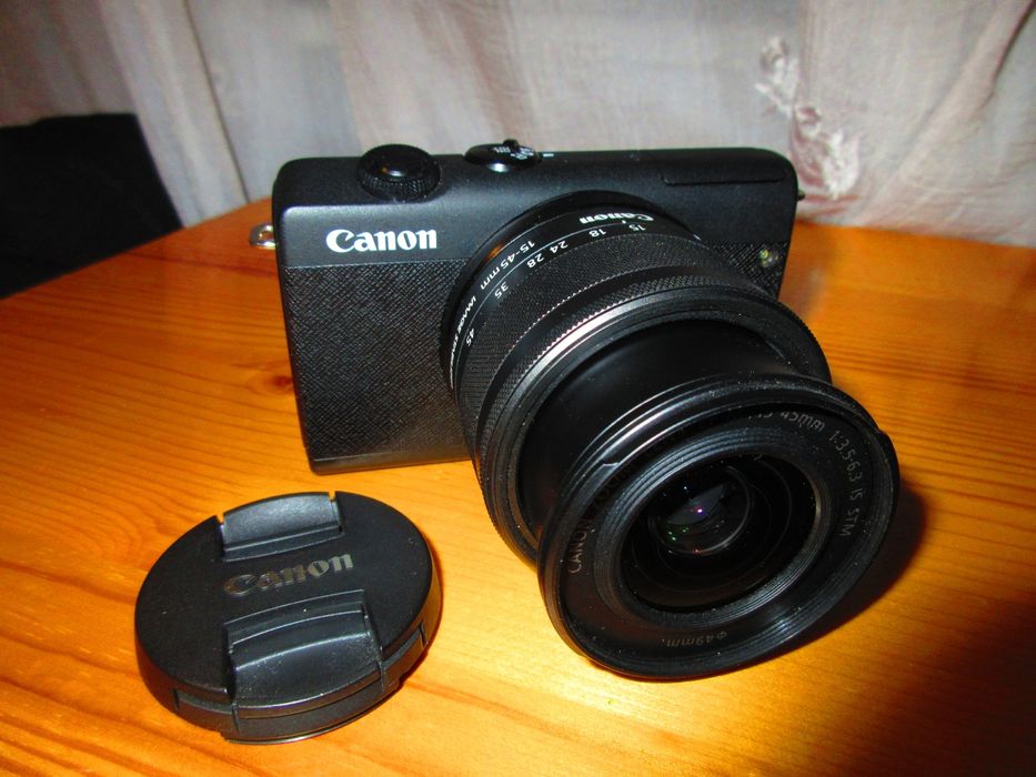 Продавам фотоапарат Canon EOS M200 + 16gb SD карта