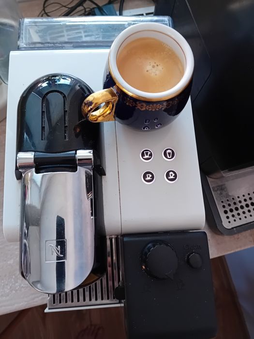 Aparat de cafea nespresso delonghi