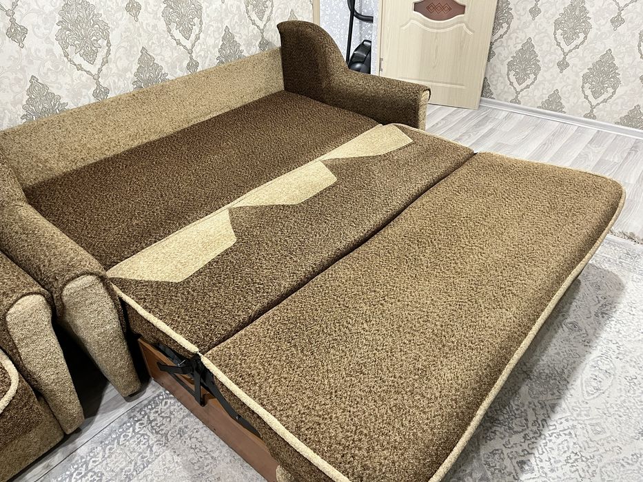 Мягкий диван для зала